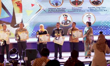 Irjen-Pol-Dr-Toni-Harmanto-Raih-Penghargaan-Inisiator-Komitmen-Tertinggi-Pemulihan-Dampak-Pandemi-Covid-19