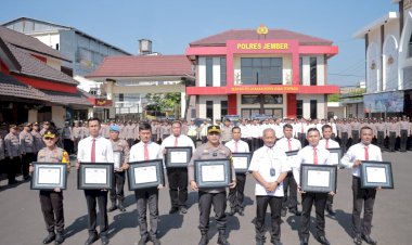 Sukses-Ungkap-Korupsi-Dana-KKP,-Polres-Jember-Raih-Penghargaan-Kepala-Cabang-BRI