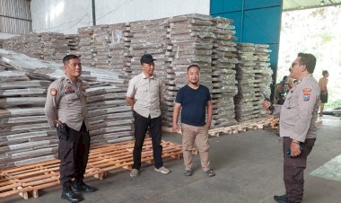 Polres-Jember-Siagakan-Personel-24-Jam-untuk-Pengamanan-Gudang-Penyimpanan-Logistik-Pemilu-2024