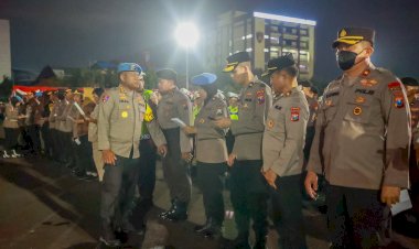 Ribuan-Personel-Polda-Jatim-Disiagakan-di-Malam-Pergantian-Tahun-Baru-2024