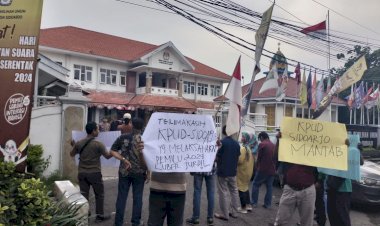 Aliansi-Masyarakat-Sidoarjo-Gelar-Aksi-Simpatik-pada-Penyelenggara-Pemilu-2024