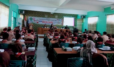 Unit-PPA-Satreskrim-Polresta-Sosialisasikan-BERLIAN-di-SMPN-1-Krembung