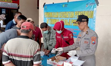 Pastikan-Perjalanan-Mudik-Aman,-Polres-Ponorogo-Gelar-Pemeriksaan-Kesehatan-Sopir