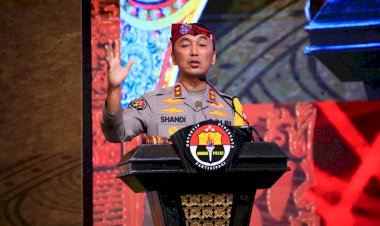 Kadiv-Humas-Polri-Beri-Penghargaan-ke-7-Anggota-dengan-Nilai-Sertifikasi-Kompetensi-Terbaik