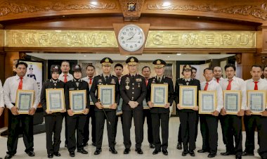 *Hari-Lahir-Pancasila-Kapolda-Jatim-Beri-Penghargaan-untuk-120-Anggota-Berprestasi*