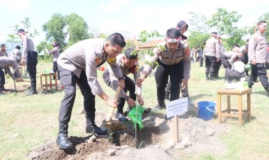 Polresta-Sidoarjo-Laksanakan-Ketahanan-Pangan-dan-Bantu-Petani