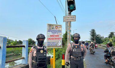 Polisi-Pasang-Imbauan-Antisipasi-Kepadatan-Lalu-Lintas-di-Flyover-Jumputrejo