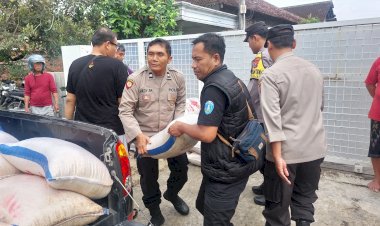 Sinergitas-Polres-Ponorogo-bersama-TNI-dan-BPBD-Dirikan-Dapur-Umum-untuk-Warga-Terdampak-Banjir