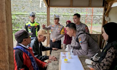 Polres-Probolinggo-Tes-Urine-Sopir-Jeep-dan-Bus-Wisata-Untuk-Keamanan-Wisatawan-Bromo