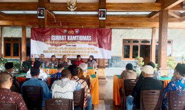Polisi-Gelar-Curhat-Kamtibmas-di-Desa-Sidomulyo-Krian
