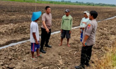 Akan-Ditanami-Jagung,-Kapolsek-Prambon-Turun-Langsung-Cek-Lokasi-Ketahanan-Pangan