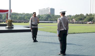 Kapolda-Jatim-Pimpin-Gelar-Pasukan-Operasi-Patuh-Semeru-2025-Tingkatkan-Disiplin-Berlalu-Lintas