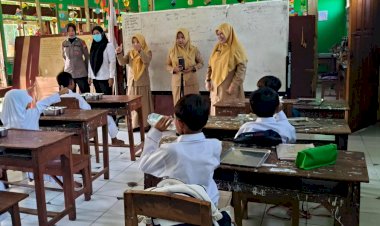 Senyum-Ceria-Pelajar-Sambut-Makan-Bergizi-Gratis-dari-Polres-Ngawi