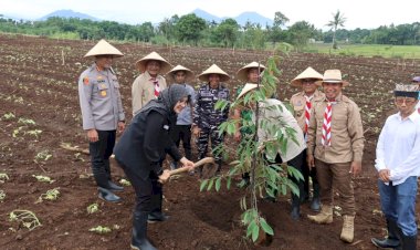 Polresta-Banyuwangi-Dorong-Penguatan-Ketahanan-Pangan-Lewat-Penanaman-Jagung-Kuartal-IV-2025