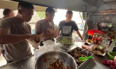 Polda-Jatim-Sediakan-Dapur-Umum-untuk-Warga-Terdampak-Erupsi-Gunung-Semeru