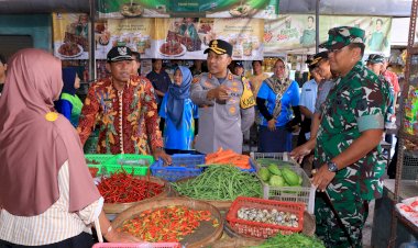 Polres-Ngawi-Bersama-Pemkab-Sidak-Pasar-Jaga-Stabilitas-Harga-dan-Ketersediaan-Bapokting