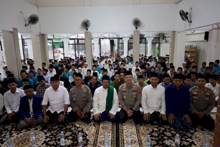 Peringati Hari Santri, Polres Tulungagung Salurkan Bantuan 15 ton Beras untuk 60 Pondok Pesantren